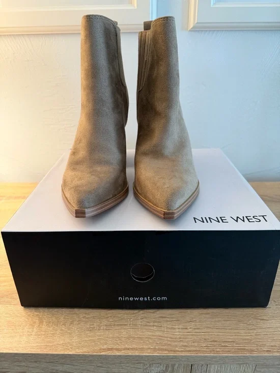 Nine West Taupe Suede Pointed Toe Ankle Booties, Never Worn - Picture 2 of 4